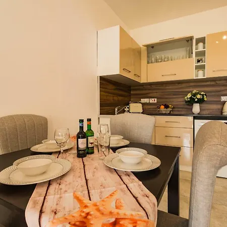 Charlies Nest Apartment *